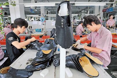 Aduanas se compromete a luchar contra contrabando de telas y calzado; destaca que afectan al mercado y reducen la recaudación fiscal