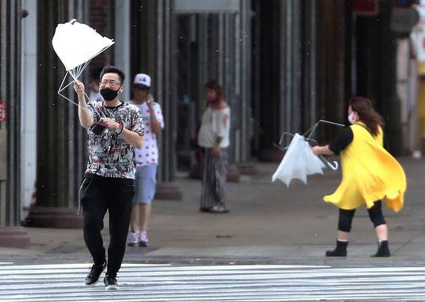 Tifón "Haishen" golpea Japón con vientos violentos y fuertes lluvias