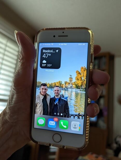 Abuelita enternece al internet por este gesto con su nieto