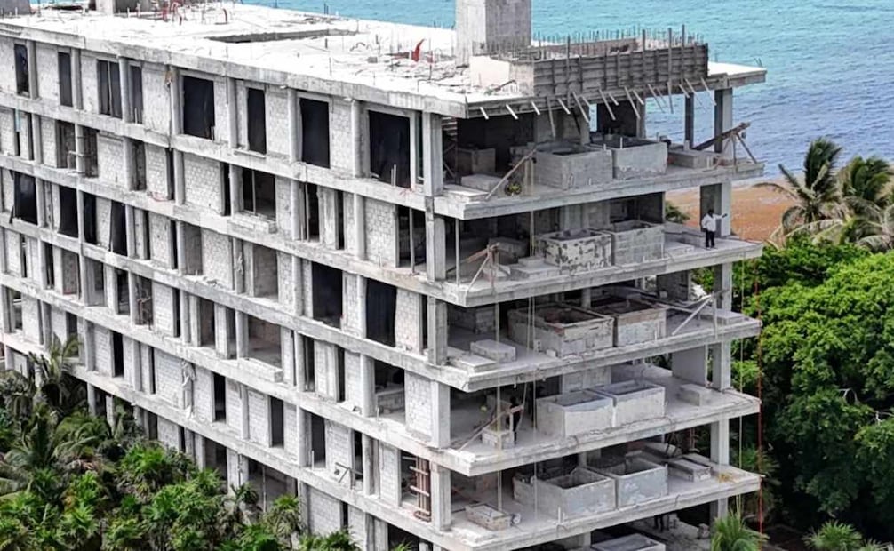 Profepa debe ordenar demolición de obras de condominios Adamar, en Bahía Soliman, en Tulum, tras resolución judicial de este 18 de agosto de 2025. Foto: Cortesía DMAS
