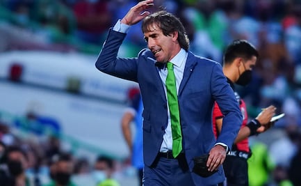 Santos y Monterrey protagonizan conato de bronca en las bancas del TSM Corona