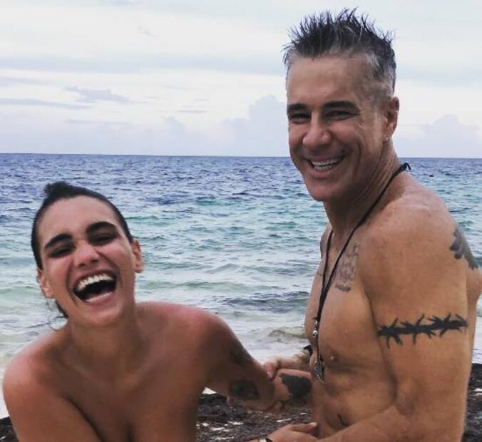 Fernando Carrillo anuncia que se separa de su esposa, menor que él 30 años