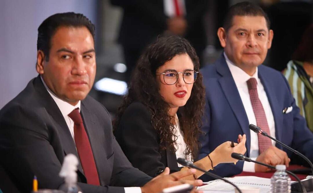 La secretaria de Gobernación asistió este jueves 31 de agosto a la reunión plenaria de los senadores de Morena. Foto: Segob