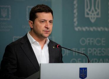 “Mi familia y yo nos quedaremos", dice presidente de Ucrania ante llegada de "grupos de sabotaje" rusos en Kiev