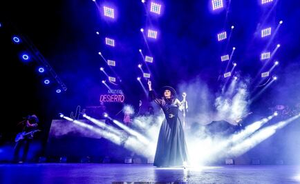 Reconocen a Yuridia en el Auditorio por su disco de Platino