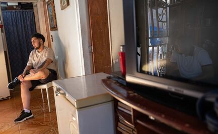 Migrantes deportados de EU: Venezolanos repatriados desde El Salvador transforman el "terror" del Cecot en música