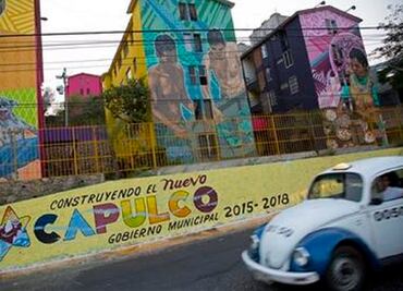 Police, soldiers swarm Acapulco, killings continue