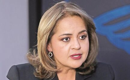 No son suyos, pero aspirante defiende los espectaculares