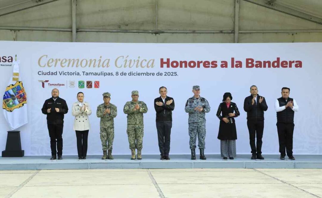 Américo Villarreal, gobernador de Tamaulipas, encabeza la ceremonia de honores a la bandera este 8 de diciembre 2025 /Foto: Especial