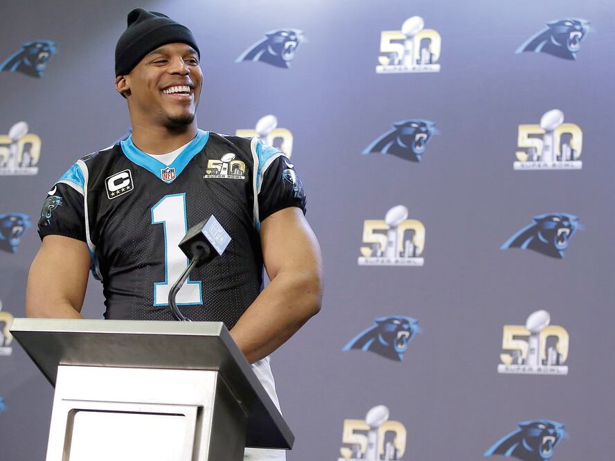 Cam Newton se enfrentará a la mejor defensiva de la Liga y será presionado por Von Miller y DeMarcus Ware (MARCIO JOSÉ SÁNCHEZ. AP)