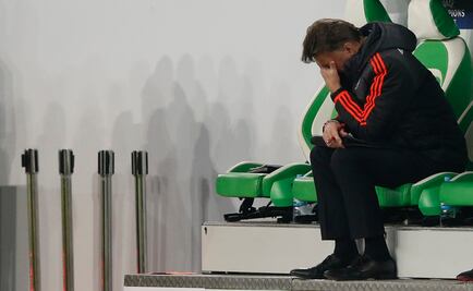 Ex futbolistas critican a Van Gaal por fracaso en Champions