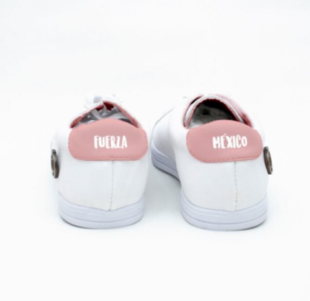Esta marca de zapatos diseñó unos tenis en honor a Frida, la perrita rescatista