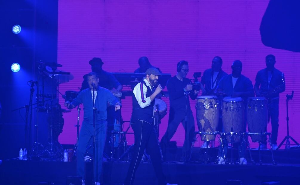 Posterior a la coronación, Juan Luis Guerra puso a bailar a todos los asistentes en el primer gran concierto. Foto: Especial