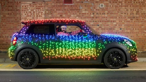 El Mini navideño que circula por Reino Unido