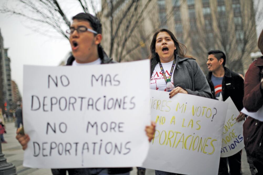 El miércoles 30 de diciembre se reunieron manifestantes frente a la Casa Blanca para protestar contra las deportaciones (ARCHIVO REUTERS)