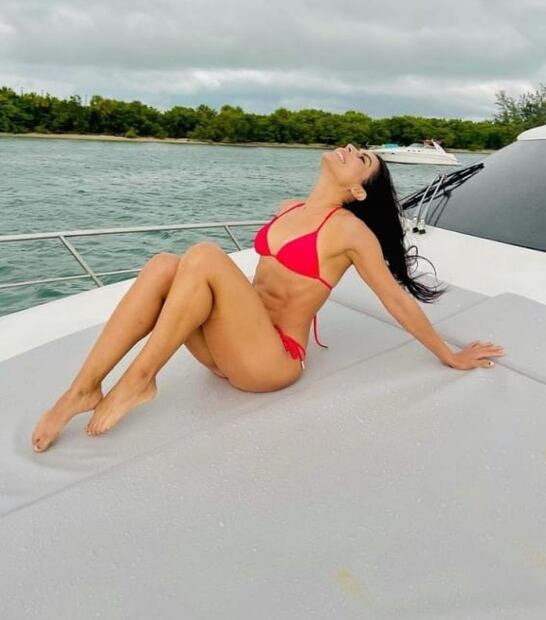 El espectacular bikini rojo de María León 