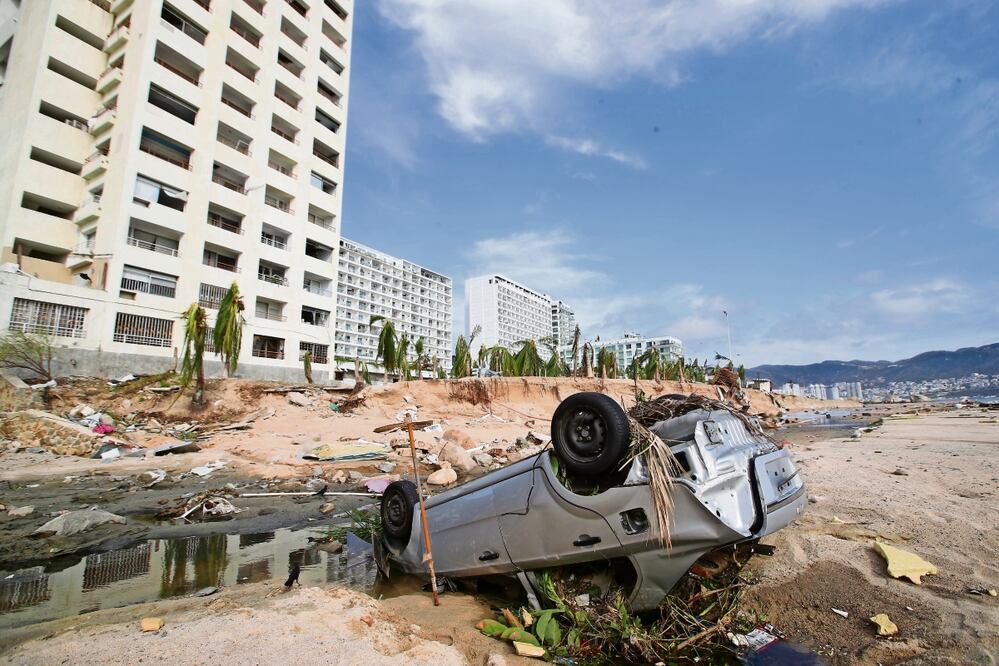 Un panorama desolador es lo que se ve tras el paso del huracán. Palmeras cabizbajas, hoteles y condominios dañados en una de las zonas más glamurosas del puerto de Acapulco. Foto: Valente Rosas | El Universal
