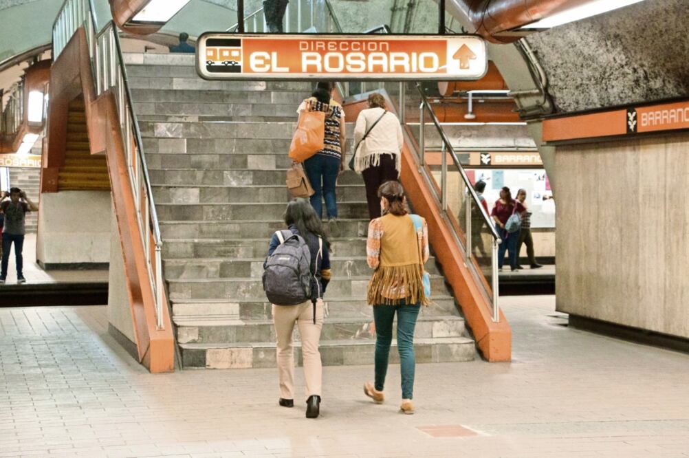En las últimas semanas, mujeres han denunciado a través de redes sociales el acoso que a diario sufren en el Metro y sus inmediaciones. Foto: ROGELIO MORALES. CUARTOSCURO