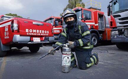 "Ser mujer en una institución de hombres es un reto", afirma Valentina Abrego, líder de una célula de bomberos en CDMX
