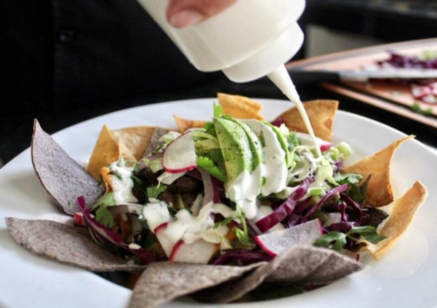 Cómo hacer chilaquiles veganos para desayunar