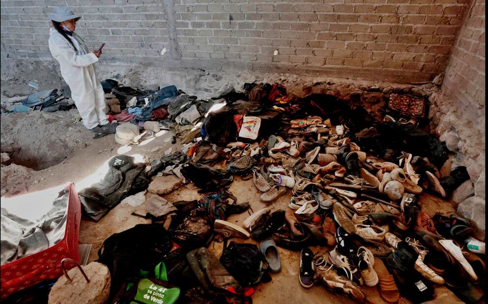 Autoridades federales y estatales realizan investigaciones en el Rancho Izaguirre en donde fueron encontrados restos humanos y cientos de pertenencias de personas en Teuchitlán, Jalisco. Foto: AFP