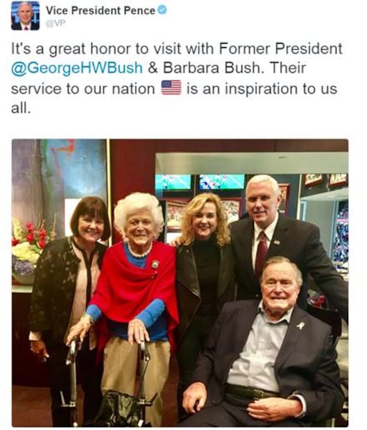 Vicepresidente de EU, Mike Pence, asiste al Super Bowl LI