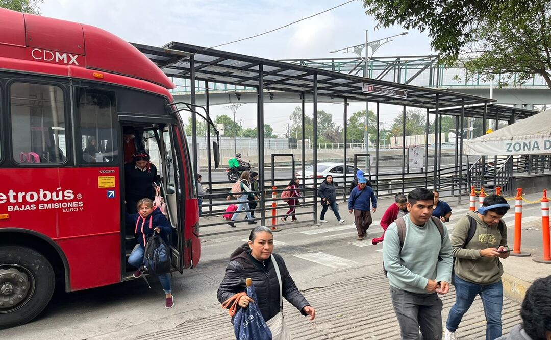 Línea 9 del Metro reanuda servicio completo; Metrobús seguirá en apoyo hasta el miércoles 11 de septiembre. Foto: Rafael García