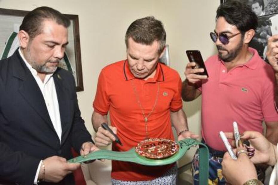 Inauguran habitación con temática de Julio César Chávez