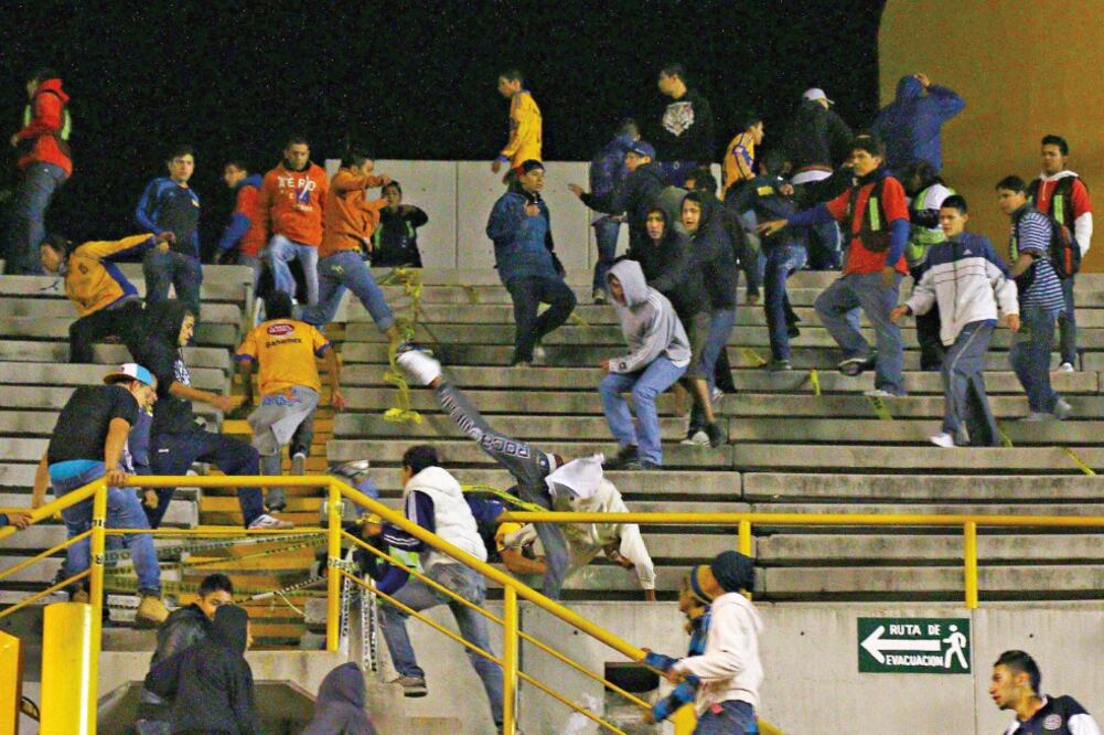 Los clubes no quieren invertir en seguridad, acusa psicóloga. (ARCHIVO. EL UNIVERSAL)