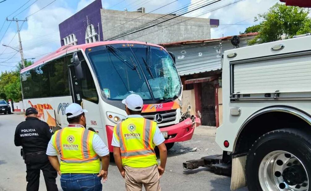 Personas resultan heridas tras choque de autobuses en Yucatán (30/09/2025). Foto: Especial