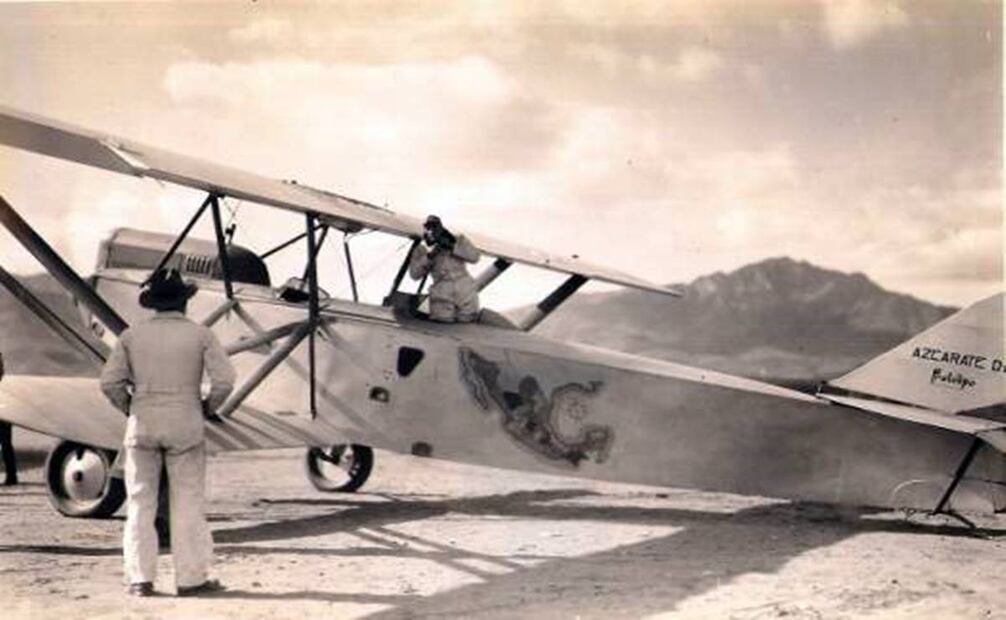 Los militares de la Fuerza Aérea Mexicana fueron parte importante de los pioneros paracaidistas en el país. Wikimedia Commons.
