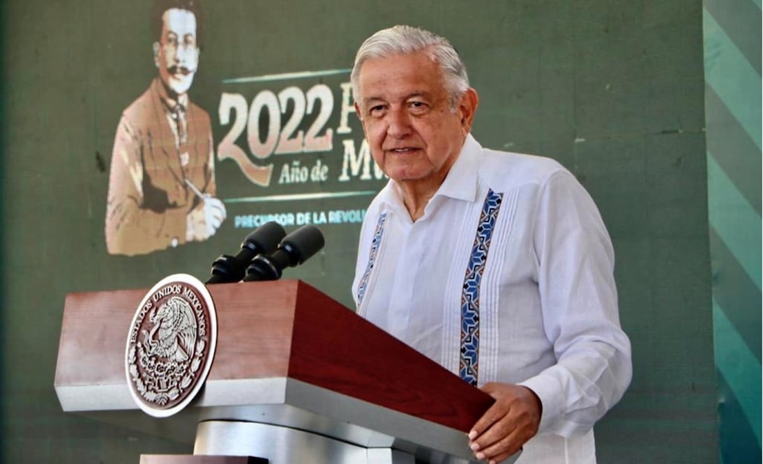 El presidente Andrés Manuel López Obrador informó que las secretarías de la Defensa Nacional y Marina tomarán el control de la seguridad de todos los aeropuertos del país. Foto: cortesía Presidencia