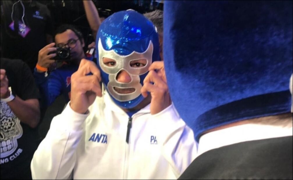 Manny Pacquiao posó con la máscara de Blue Demon y estará en Triplemanía