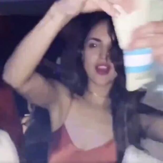 Demi Lovato y Eiza González bailan junto a stripper en centro nocturno