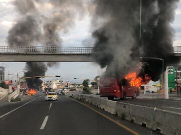 Incendian autos tras enfrentamiento en carretera de Jalisco a Saltillo