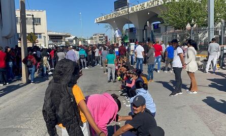 Rumor provoca que migrantes intenten cruzar la frontera en Cd. Juárez; cierran Puente internacional