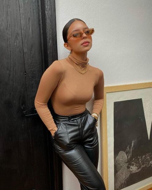 Ángela Aguilar impone tendencia con body color nude desde Puerto Rico