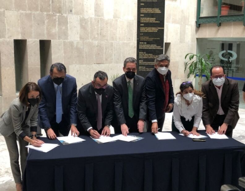 Cámaras empresariales de CDMX firman acuerdo por inclusión laboral
