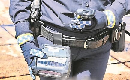 Captan a policía de Naucalpan presuntamente extorsionando a automovilista