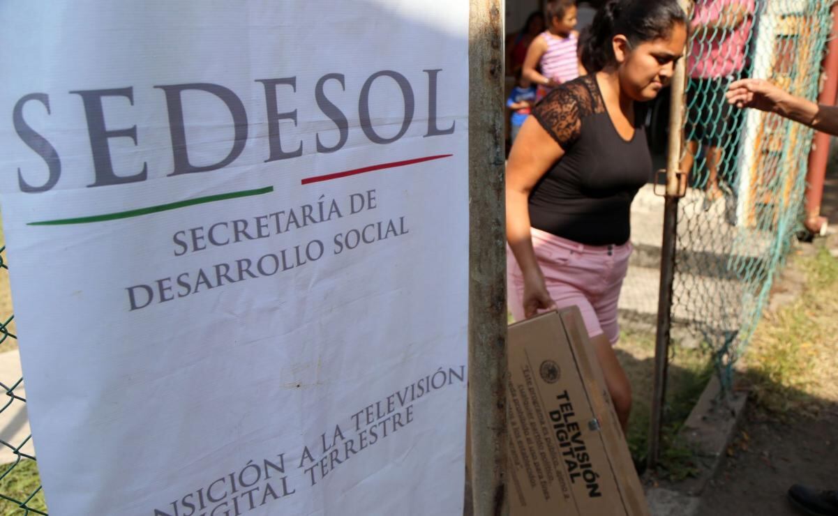 Entrega de 41 mil pantallas a beneficiarios que fueron censados en programas de la Sedesol en la ciudad de Veracruz en diciembre de 2025. Foto: Ilse Huesca/Cuartoscuro