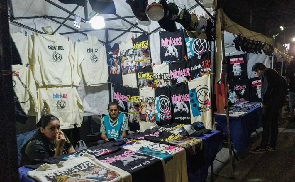 Comienzan a llegar fans de Blink-182 al Estadio GNP. Foto: Yaretzy M. Osnaya/EL UNIVERSAL