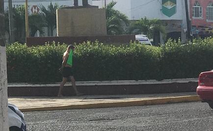 Semidesnudos y descalzos, exhiben a presuntos ladrones en Michoacán