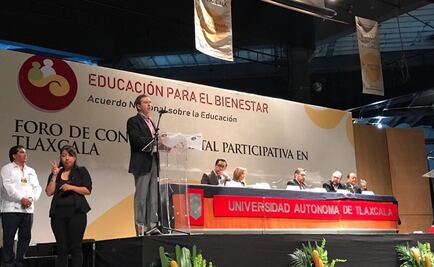 Maestros cesados serán reinstalados, dice Esteban Moctezuma