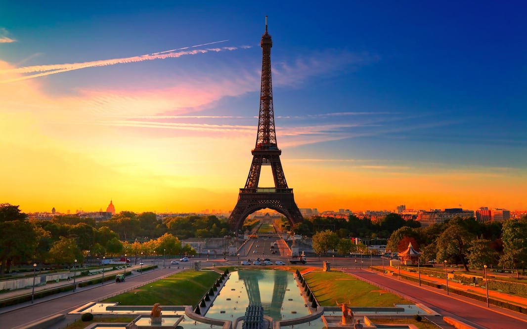 La Torre Eiffel es una de las principales atracciones que debes conocer en tu primer viaje a París. (Fotos: Istock)