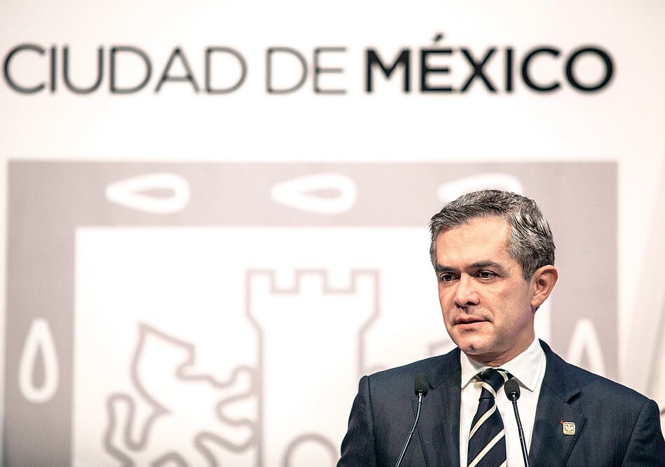 El jefe de gobierno del Distrito Federal, Miguel Ángel Mancera, ofreció una conferencia de prensa para hablar sobre la evaluación de su gabinete. (Foto: Cristopher Rogel Blanquet / EL UNVIERSAL)