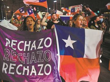 Abrumador “no” chileno a una nueva Constitución