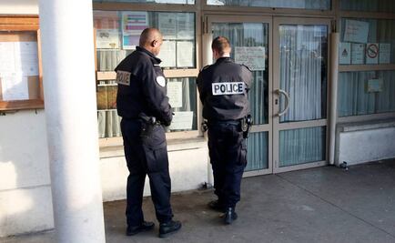 Supuesto yihadista apuñala a maestro en París