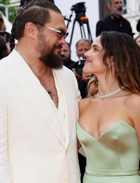 La pareja se dejó ver completamente enamorada. Foto: AP.