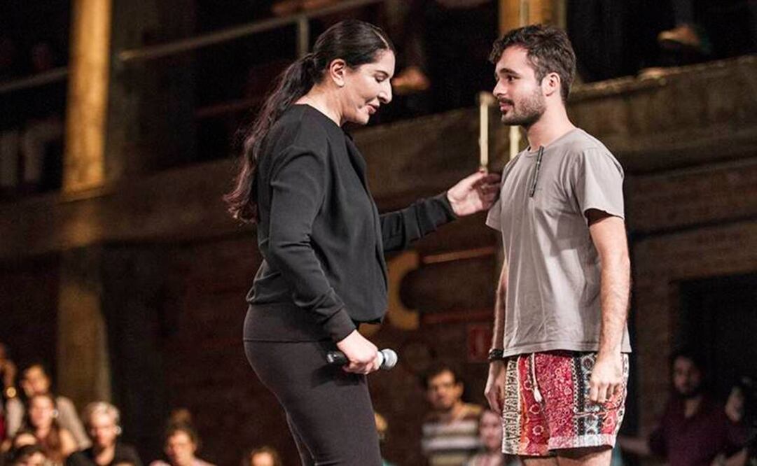 En el Centro Sesc Pompeia, Abramovic trabajó con varios grupos de jóvenes en la aplicación de su método, el cual busca, en cuatro posiciones de contemplación (acostado, sentado, de pie y caminata lenta), potenciar la sensibilidad. FOTO: Especial