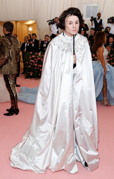 El look de impacto de Ezra Miller en la Met Gala 2019